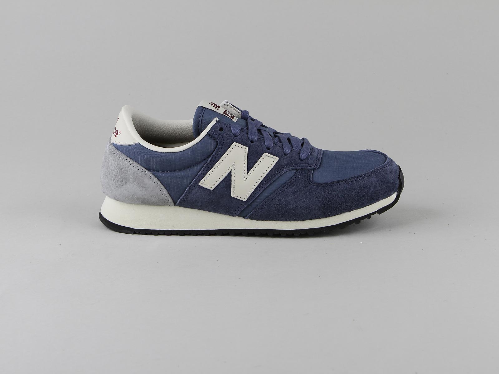 new balance blanche et bleu marine